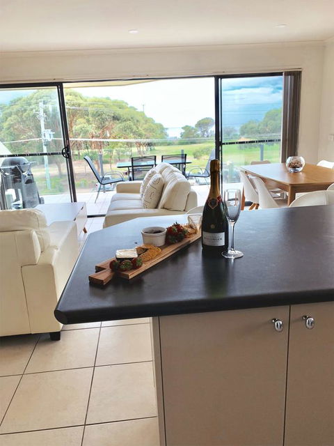 Seachange 3 - Accommodation Gold Coast 3