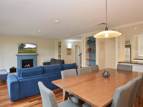 Villa De Saran Located Within Cypress Lakes - 1 Gold Coast 12