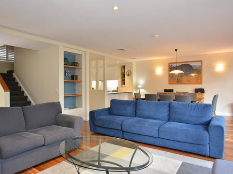 Villa De Saran Located Within Cypress Lakes - 1 Gold Coast 11