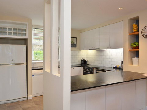 Villa De Saran Located Within Cypress Lakes - 1 Gold Coast 8