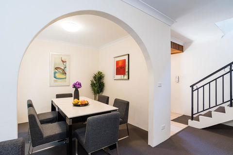 Eastwood Furnished Apartments - Gold Coast 4U 5
