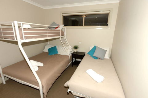 Yarrawonga Waterfront Apartments - Gold Coast 4U 9