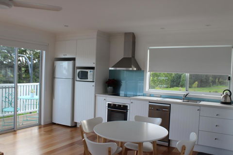 Red Waratah - Gold Coast 4U 8