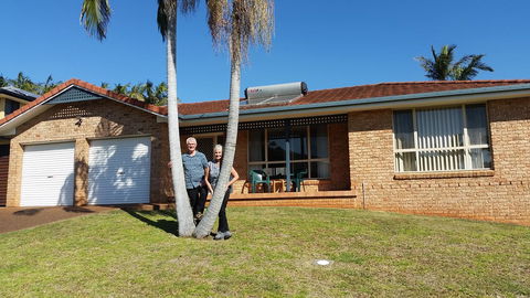 Twin Palms Holiday House At Lighthouse - Gold Coast 4U 0