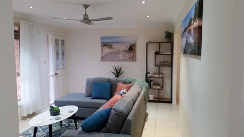 Twin Palms Holiday House At Lighthouse - Gold Coast 4U 5