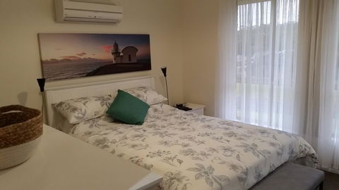 Twin Palms Holiday House At Lighthouse - Gold Coast 4U 1