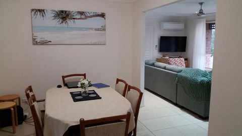 Twin Palms Holiday House At Lighthouse - Gold Coast 4U 2