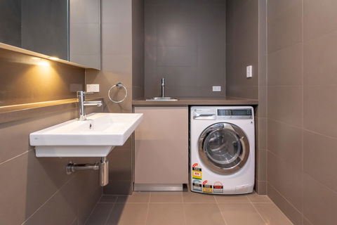 Olympic Park Sunshine 2 Bedrooms Apts With Private Parking - Gold Coast 4U 24