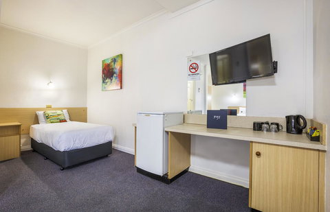 Boomerang Hotel - Accommodation Gold Coast 1