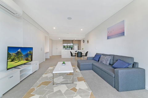 Stylish And Neat Two Bed Apartment In Wentworth Point - Gold Coast 4U 1