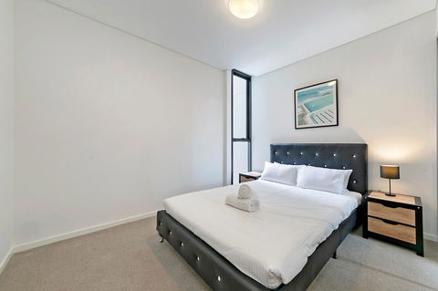 Stylish And Neat Two Bed Apartment In Wentworth Point - Gold Coast 4U 6