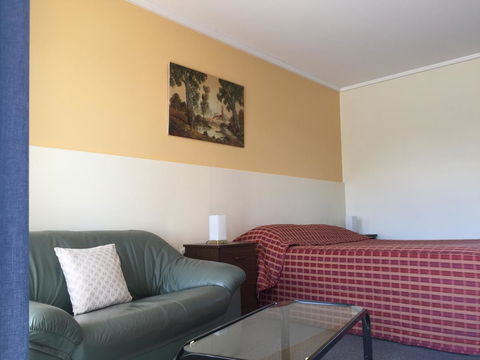 Deniliquin Motel - 1 Gold Coast 15