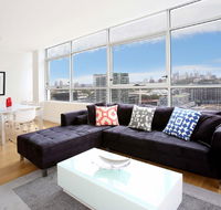 Gadigal Groove - Modern and Bright 3BR Executive Apartment in Zetland with Views - Accommodation Gold Coast