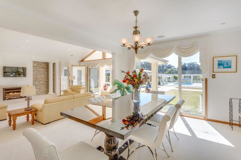 One Mile Mansion - Private Coastal Retreat FREE FAMILY ADVENTURE PASS - Gold Coast 4U 10