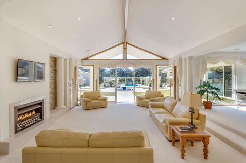 One Mile Mansion - Private Coastal Retreat FREE FAMILY ADVENTURE PASS - Gold Coast 4U 13