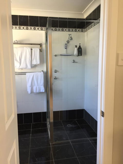 Bundanoon Lodge - Gold Coast 4U 11