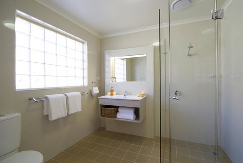 Marty's @ Little Beach - Accommodation Gold Coast 12