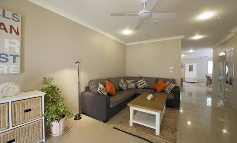 Marty's @ Little Beach - Accommodation Gold Coast 11