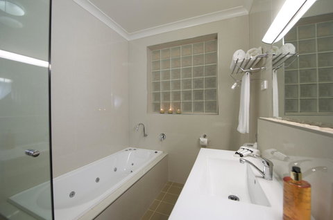 Marty's @ Little Beach - Accommodation Gold Coast 19