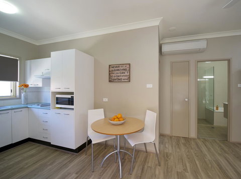 Marty's @ Little Beach - Accommodation Gold Coast 18