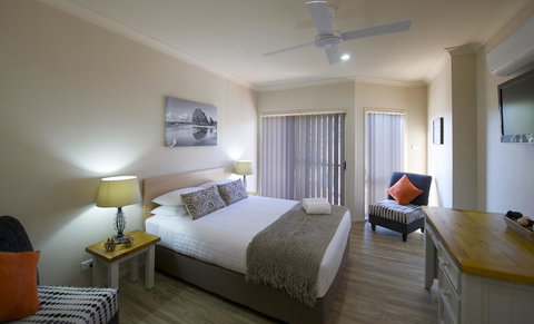 Marty's @ Little Beach - Accommodation Gold Coast 25