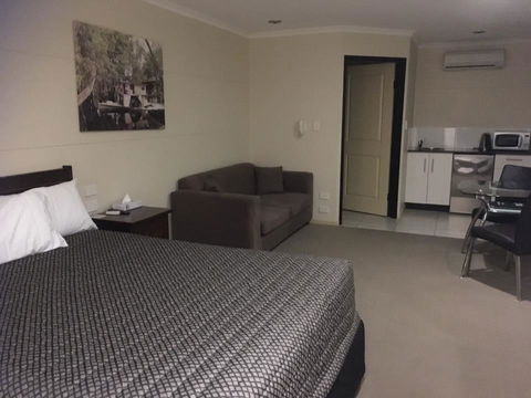 Balranald Club Motel - Gold Coast 4U 4