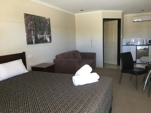 Balranald Club Motel - Gold Coast 4U 3