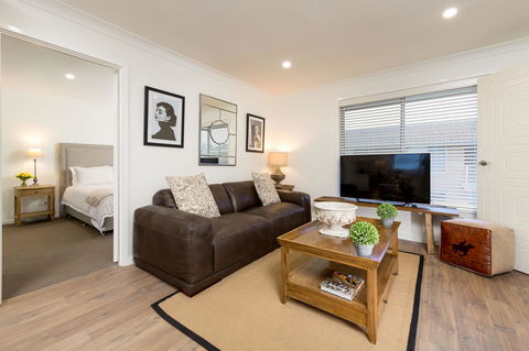 Sleeping In Style - Central & Sophisticated - Gold Coast 4U 0