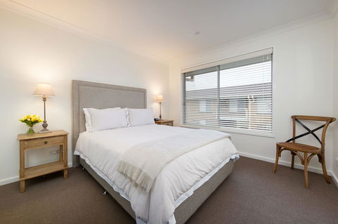 Sleeping In Style - Central & Sophisticated - Gold Coast 4U 3