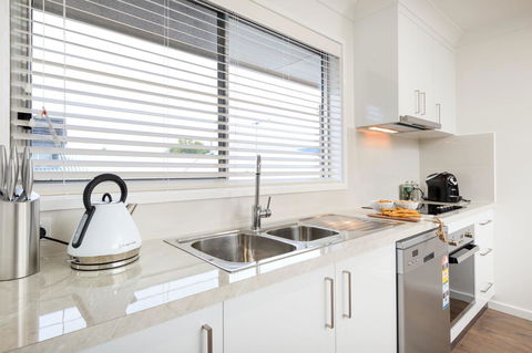 Sleeping In Style - Central & Sophisticated - Gold Coast 4U 4