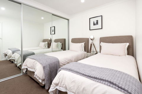 Sleeping In Style - Central & Sophisticated - Gold Coast 4U 7