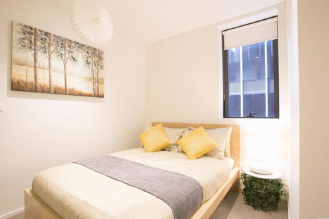 Newly Settled Three Bedrooms Apartment In CBD - Gold Coast 4U 1
