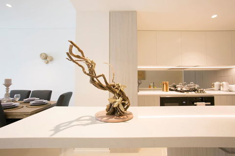 Newly Settled Three Bedrooms Apartment In CBD - Gold Coast 4U 2