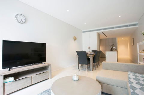 Newly Settled Three Bedrooms Apartment In CBD - Gold Coast 4U 7