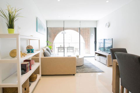 Newly Settled Three Bedrooms Apartment In CBD - Gold Coast 4U 0