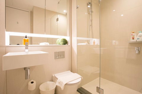 Newly Settled Three Bedrooms Apartment In CBD - Gold Coast 4U 4