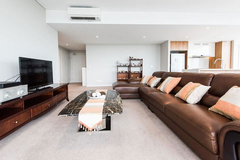180Â° Water View Three Bedroom (wooden Furniture) - Gold Coast 4U 26