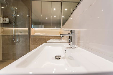 180Â° Water View Three Bedroom (wooden Furniture) - Gold Coast 4U 17