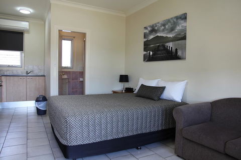 Tumut Apartments - Accommodation Gold Coast 3