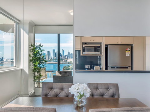 Panoramic Harbour Views And Unbeatable Comfort - 1 Gold Coast 8