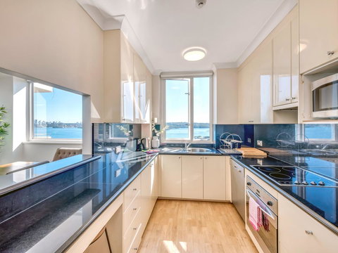 Panoramic Harbour Views And Unbeatable Comfort - 1 Gold Coast 7