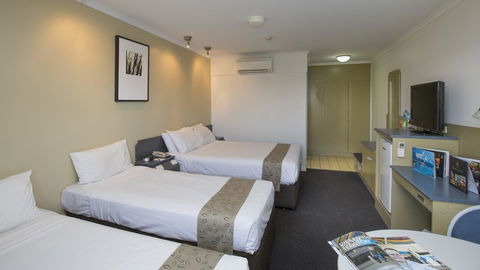 Stay At Alice Springs Hotel - Gold Coast 4U 5