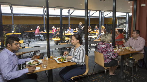 Stay At Alice Springs Hotel - Gold Coast 4U 31
