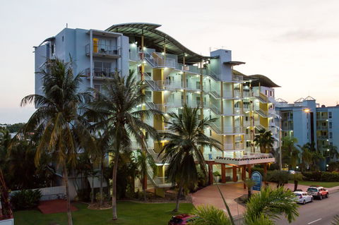Cullen Bay Resorts - Accommodation Gold Coast 11