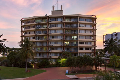 Cullen Bay Resorts - Accommodation Gold Coast 12