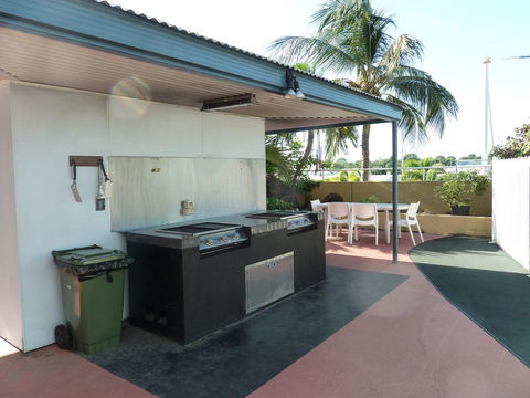 Cullen Bay Resorts - Accommodation Gold Coast 19