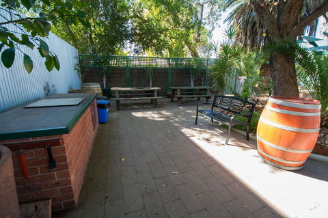 Elkira Court Motel - Accommodation Gold Coast 1