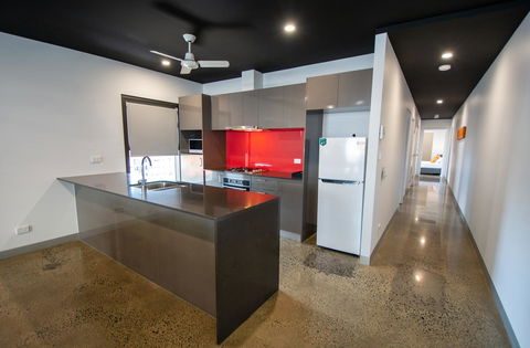 Magnum Serviced Apartments - Accommodation Gold Coast 8