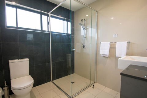 Magnum Serviced Apartments - Accommodation Gold Coast 35