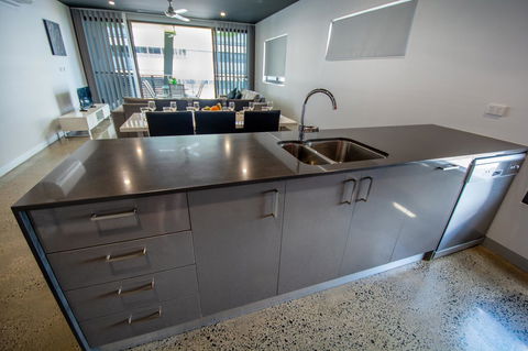 Magnum Serviced Apartments - Accommodation Gold Coast 6